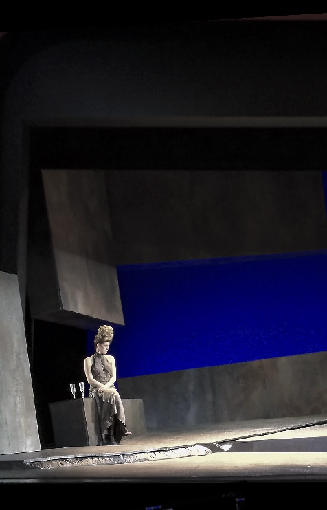 Bild.46 Romeo und Julia Bühnenbild   Kostüm: Stephan Fernau 